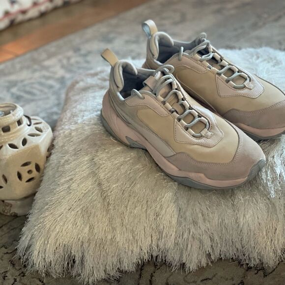 Puma sneakers UK 7/ US 9 - Picture 4 of 4